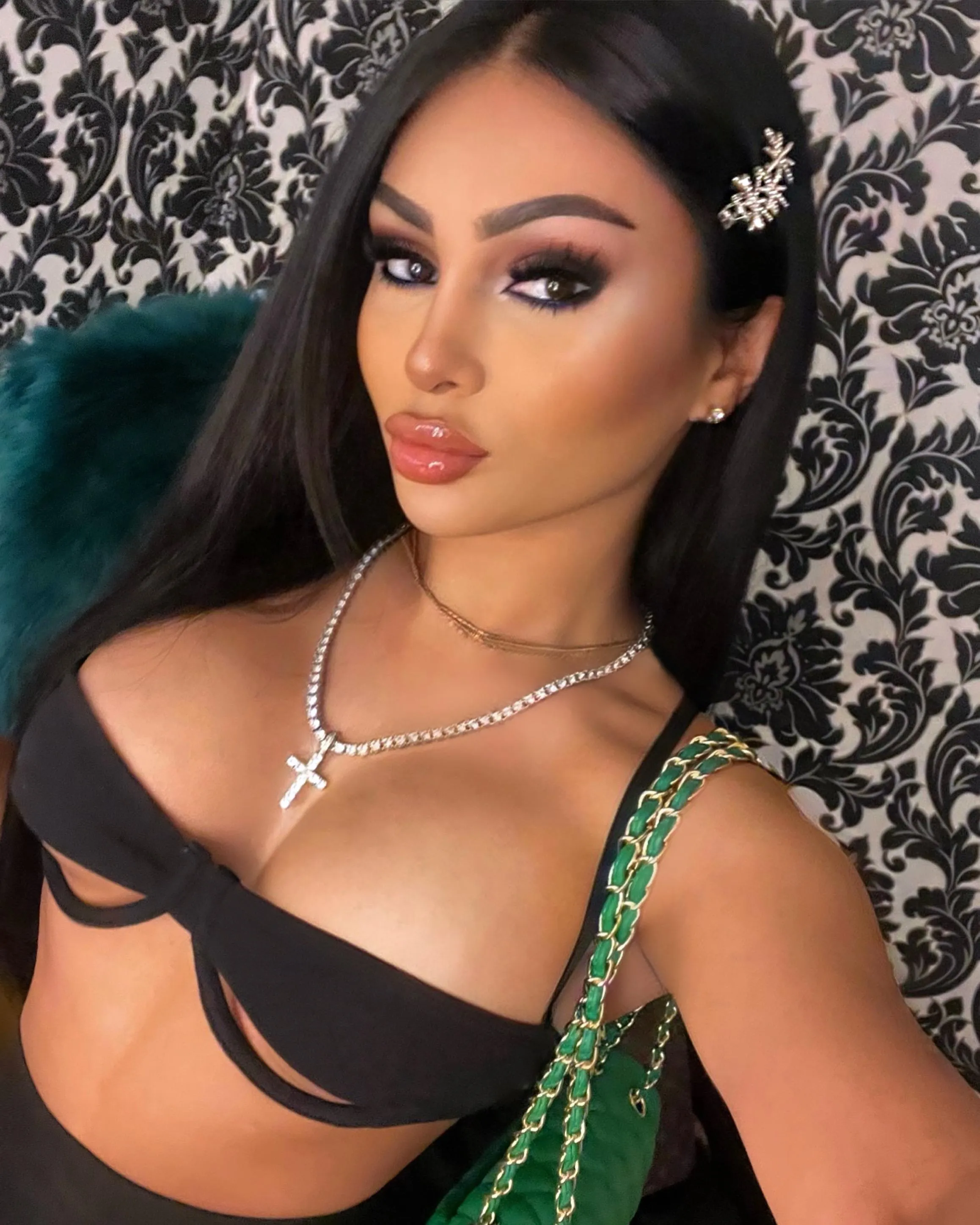 incase your gf forgot about you, I'm here