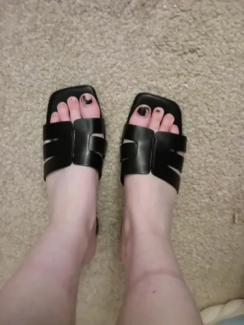 Look how my toes peek out of my heels xx