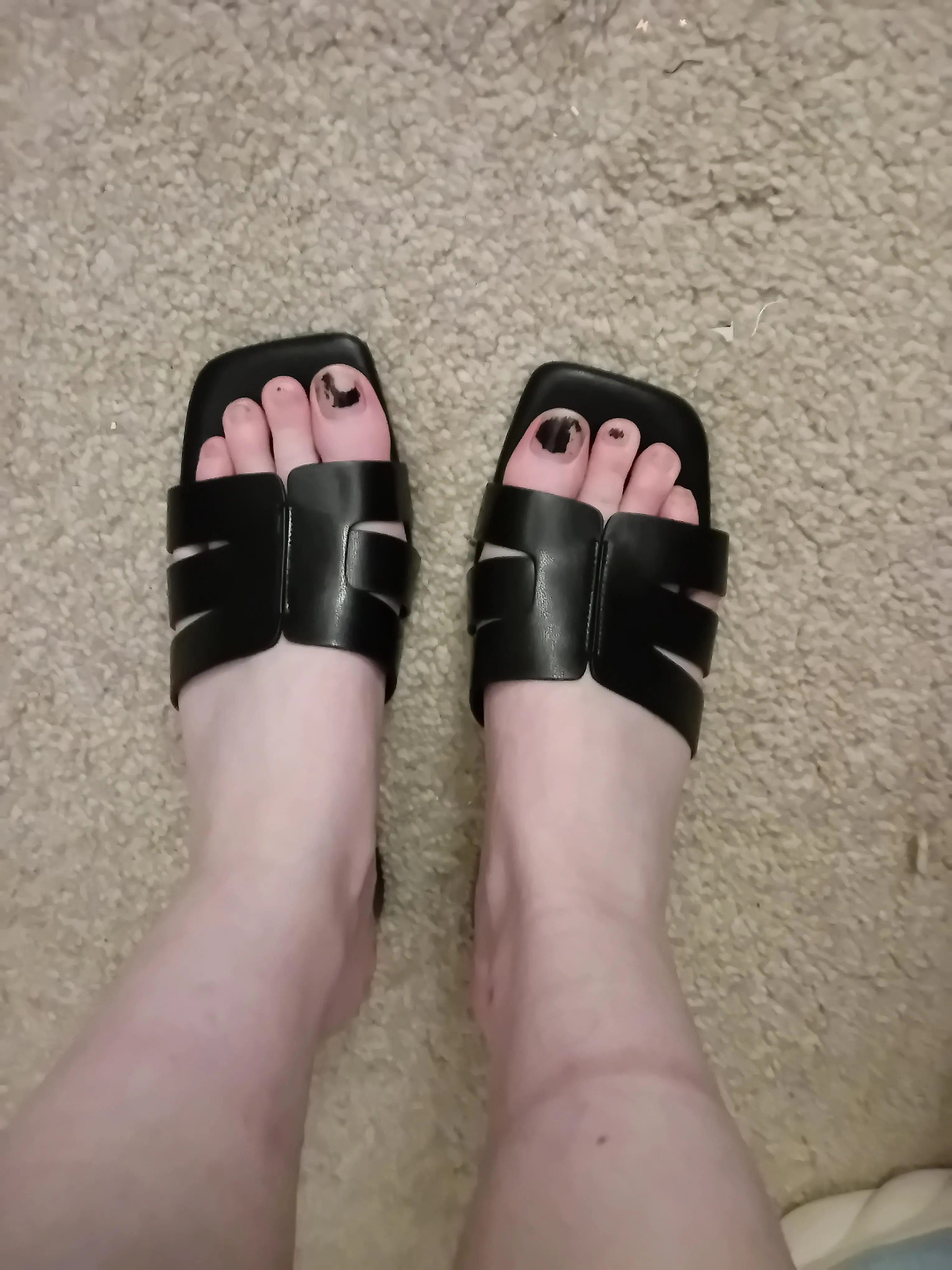 Look how my toes peek out of my heels xx