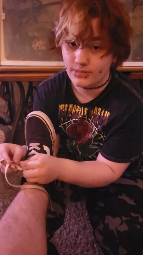 STINKY AFTER WORK SHOE SNIFFING!! ♥︎ Absolutely REEKED!! ♥︎ Smell Description + Reaction ♥︎ Sticking it in my face