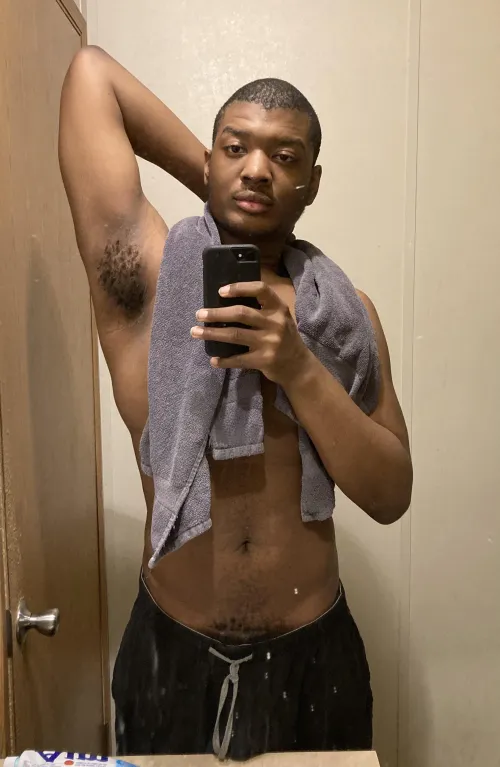 To answer the DMs: Yes I’m hairy in other places 😜