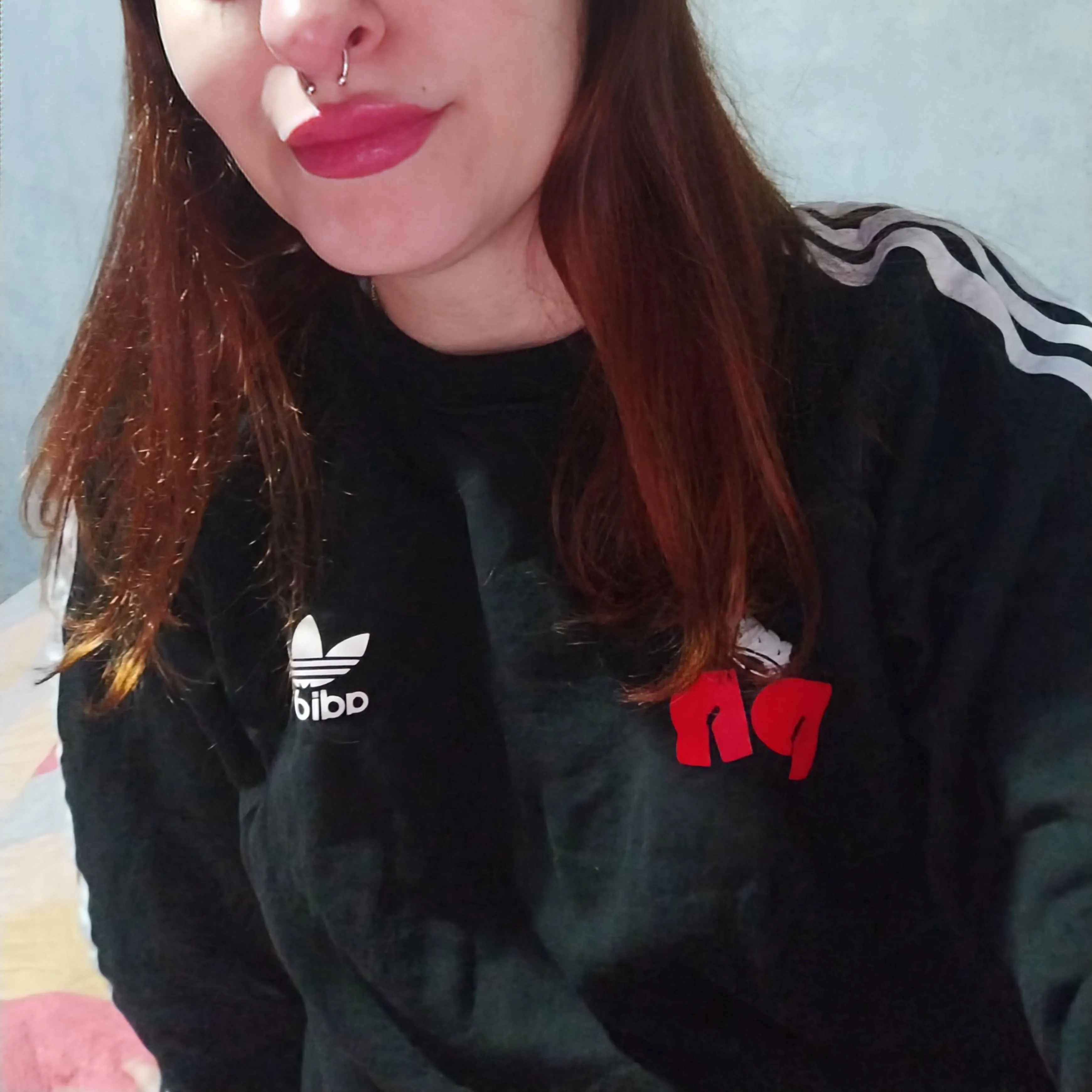 Try not to stare… I dare you 💋