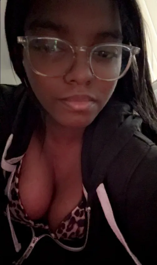 Would u fuck a black girl?🤭