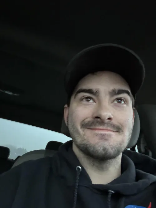 27 a dom looking to stretch someone or someones out wi