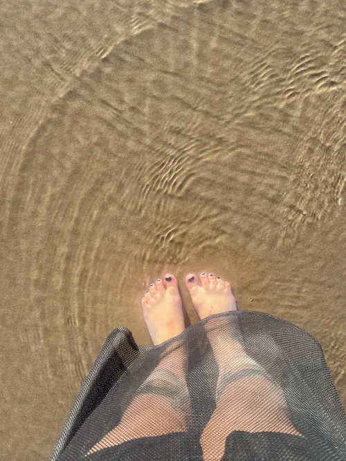 Bare and wet feet