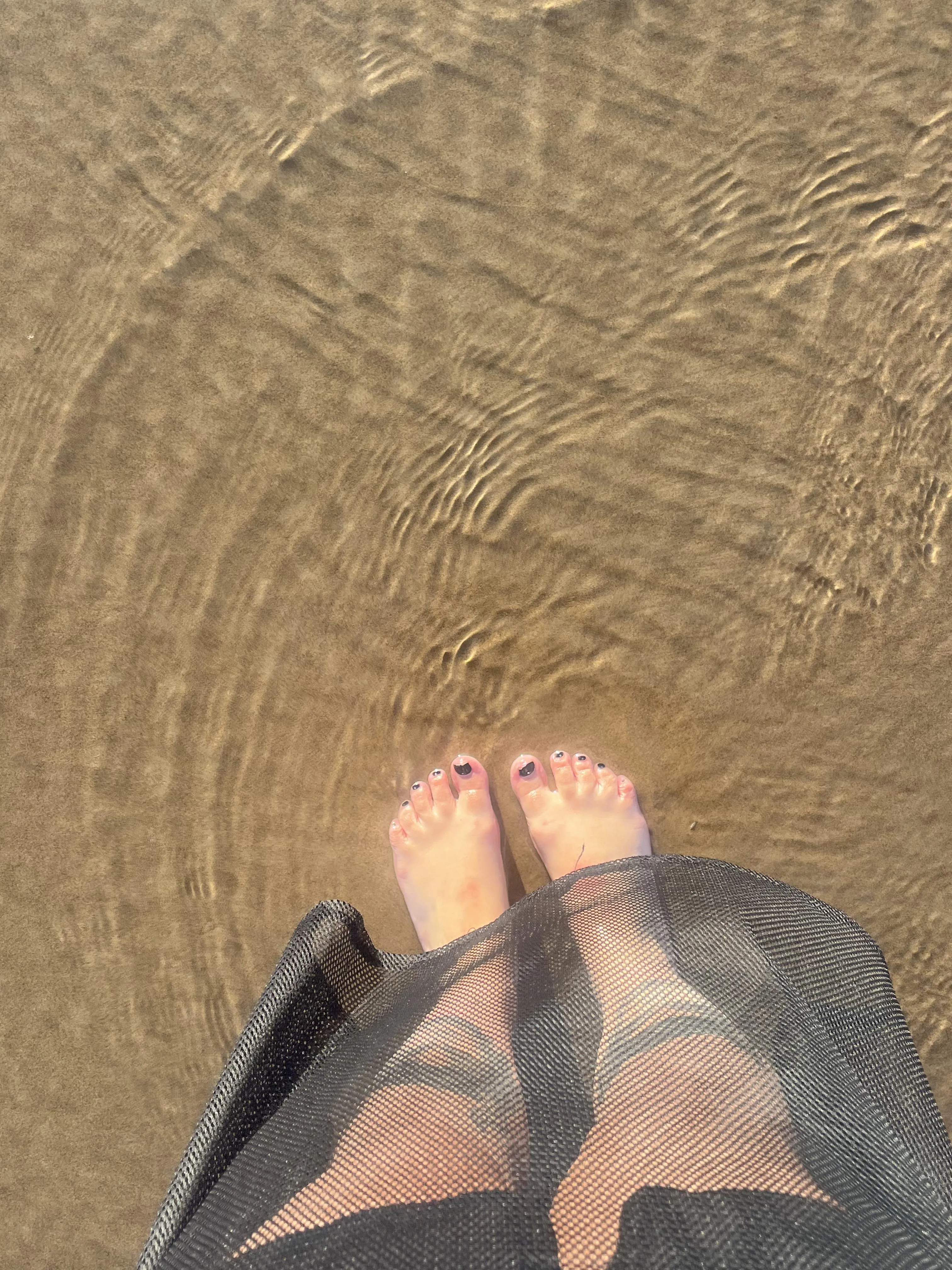Bare and wet feet