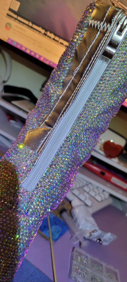 Best way to camouflage zipper?