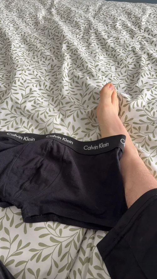 dm si tu veux mes pieds et mon calbard 💦