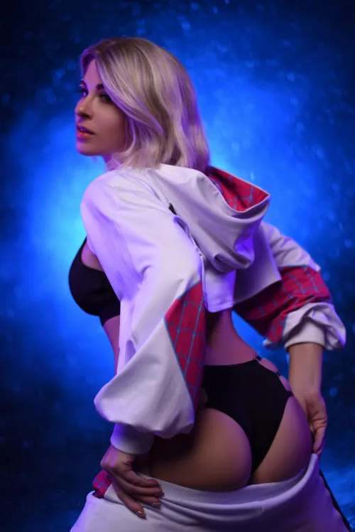 Gwen Stacy from Spiderverse by Yuna Kairi