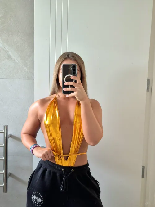 I want to know if my muscular upper body turns you on 🤭