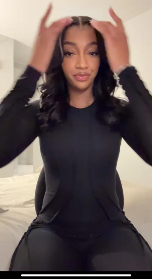 Look at those thighs omg