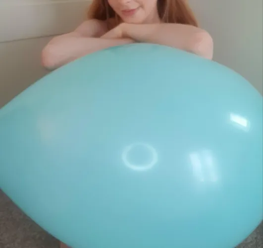 One of the biggest balloons I've had the pleasure of blowing up🤤