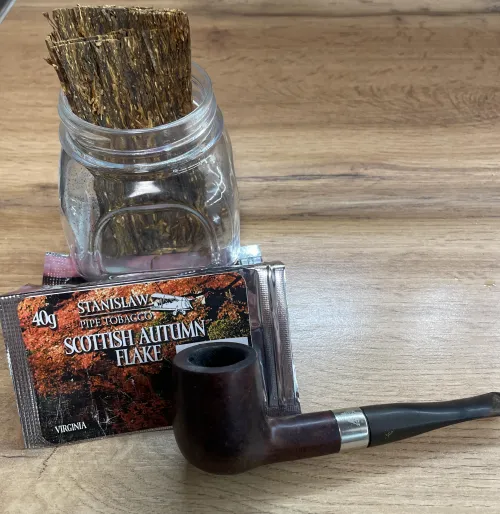 Peterson Christmas 2012. Stanislaw - Scottish Autumn Flake. I like this collaboration with SG. Naturally matured and slow burning through a long pressing process, Scottish Autumn Flake produces a smooth and medium strength pure Virginia.