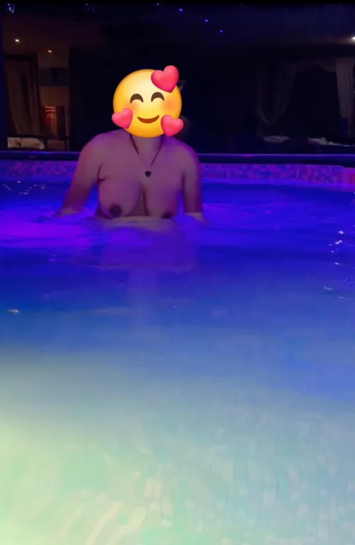 Please some fuck me hard for fun .. in a pool.. i want my every hole to filled with 4inch cock only... I only need peace n money 💰🤑💸