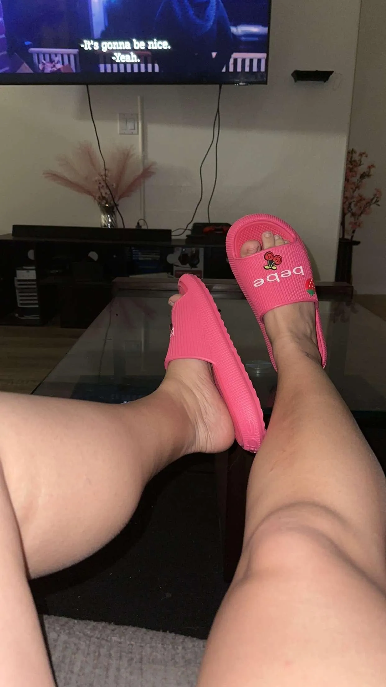 Polish or no Polish? I'm feeling like doing a French toe pedi 💅💅 Polish or no Polish? I'm feeling like doing a French toe pedi 💅💅