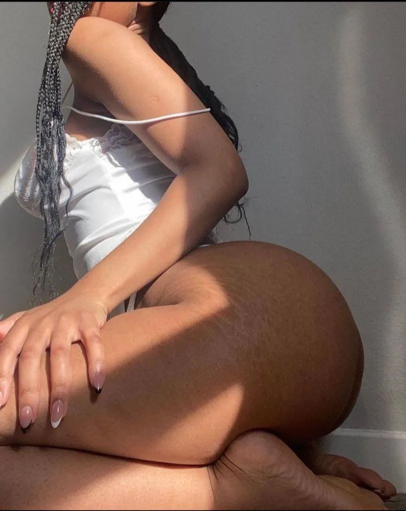 Showing off my beautiful butt