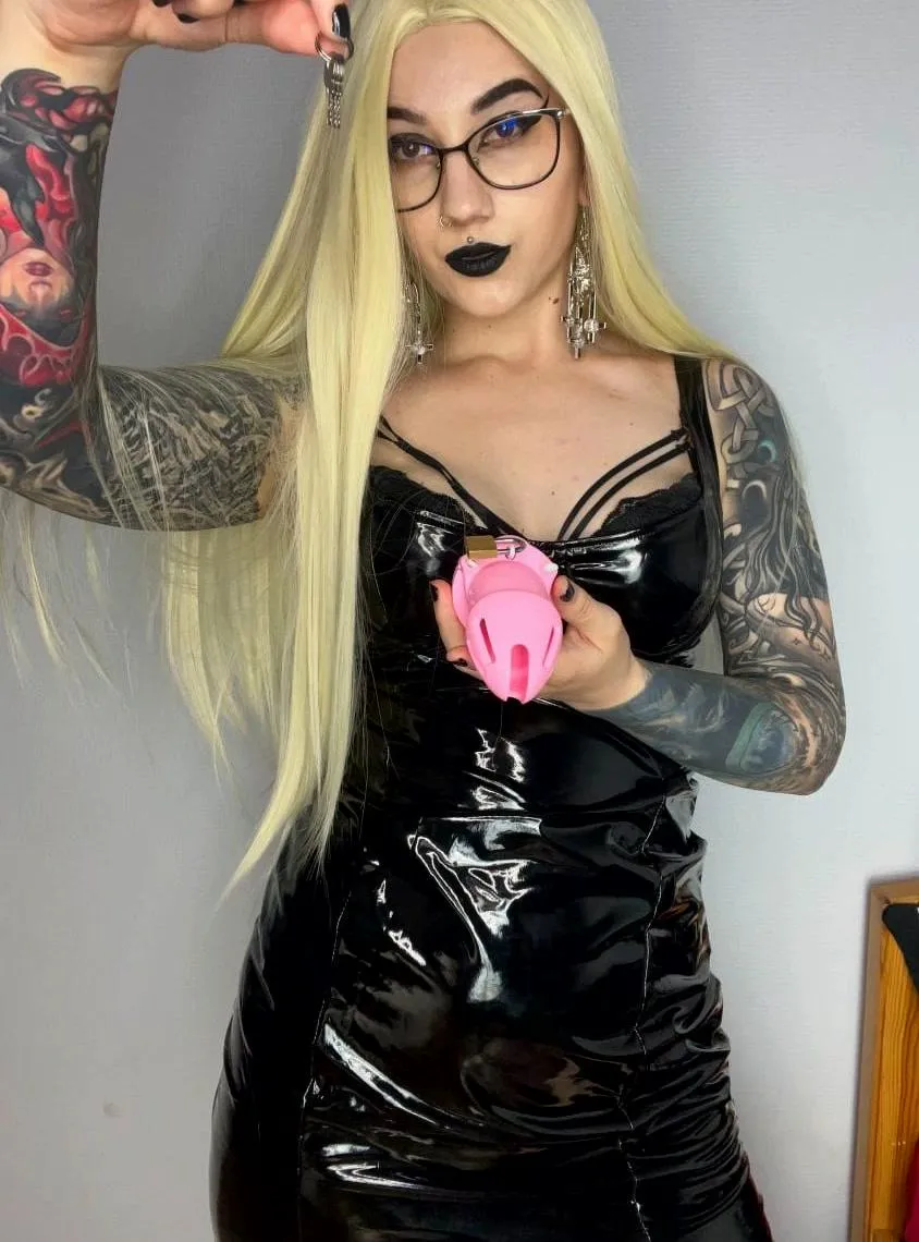 Your shrimp penis would only tickle me, so I am gonna put this nice cage on it!