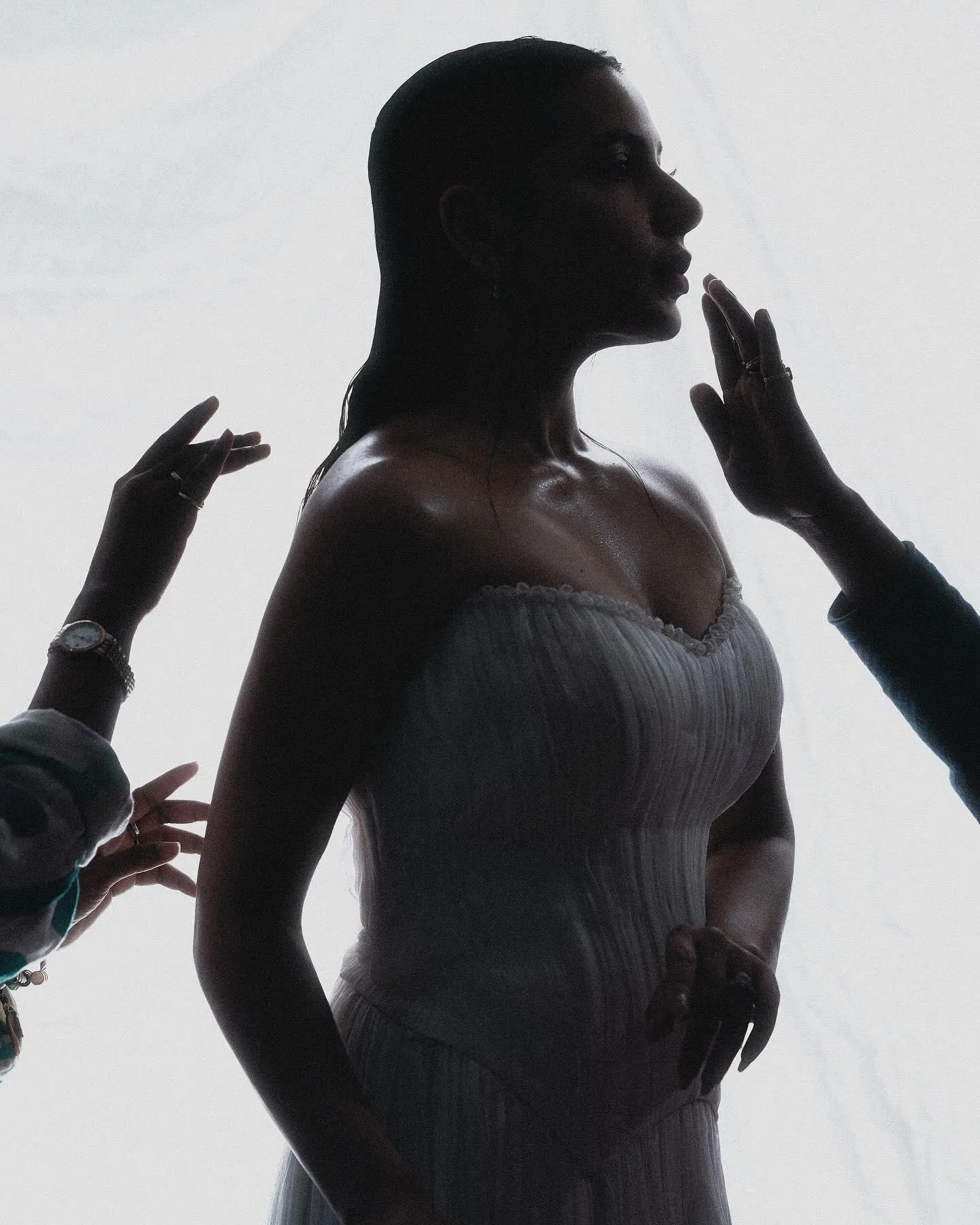 মুখে, বুকে মাল ফেলার পর মোছা হচ্ছে