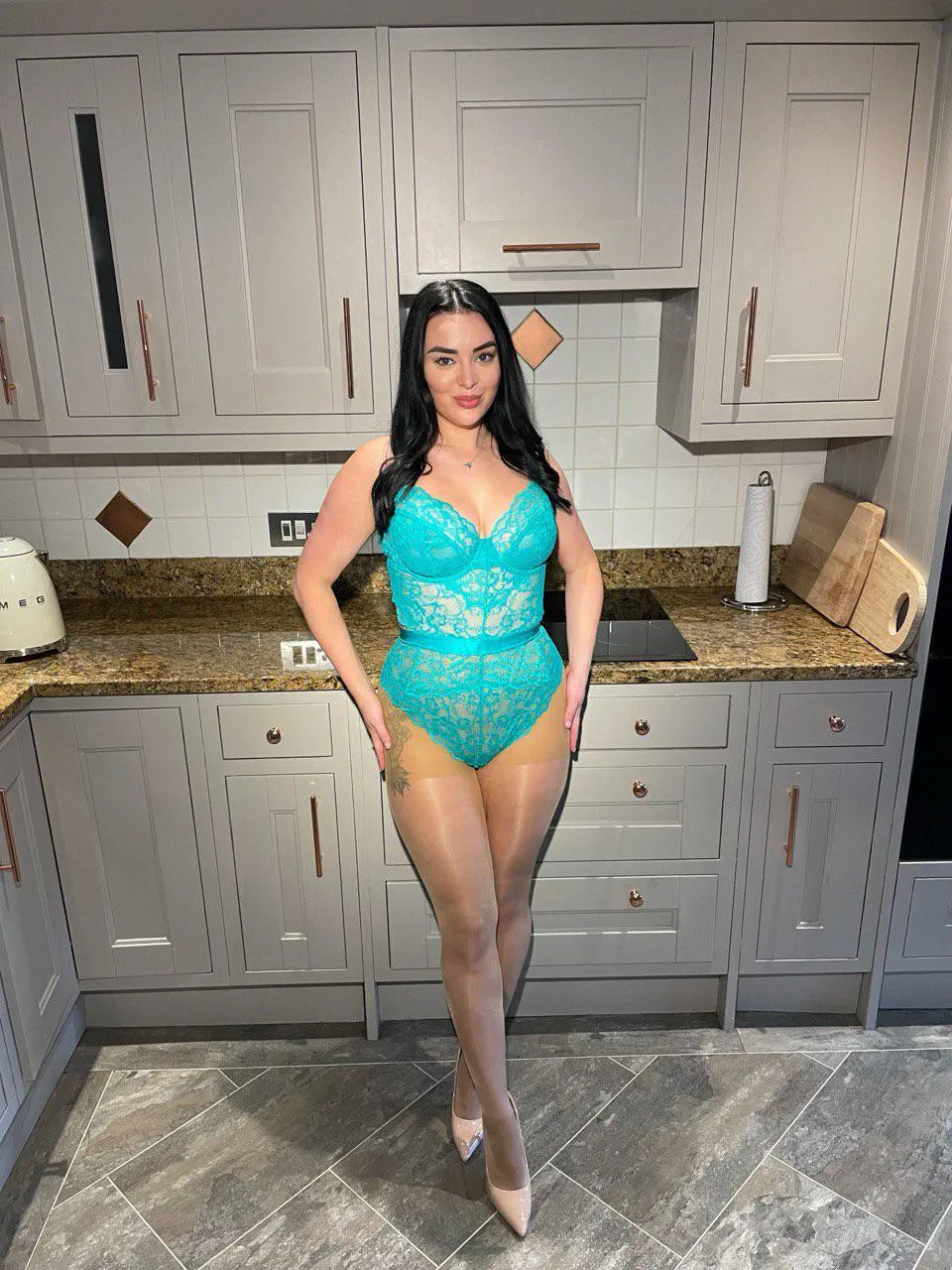 Are women in full nude pantyhose your kind of woman?