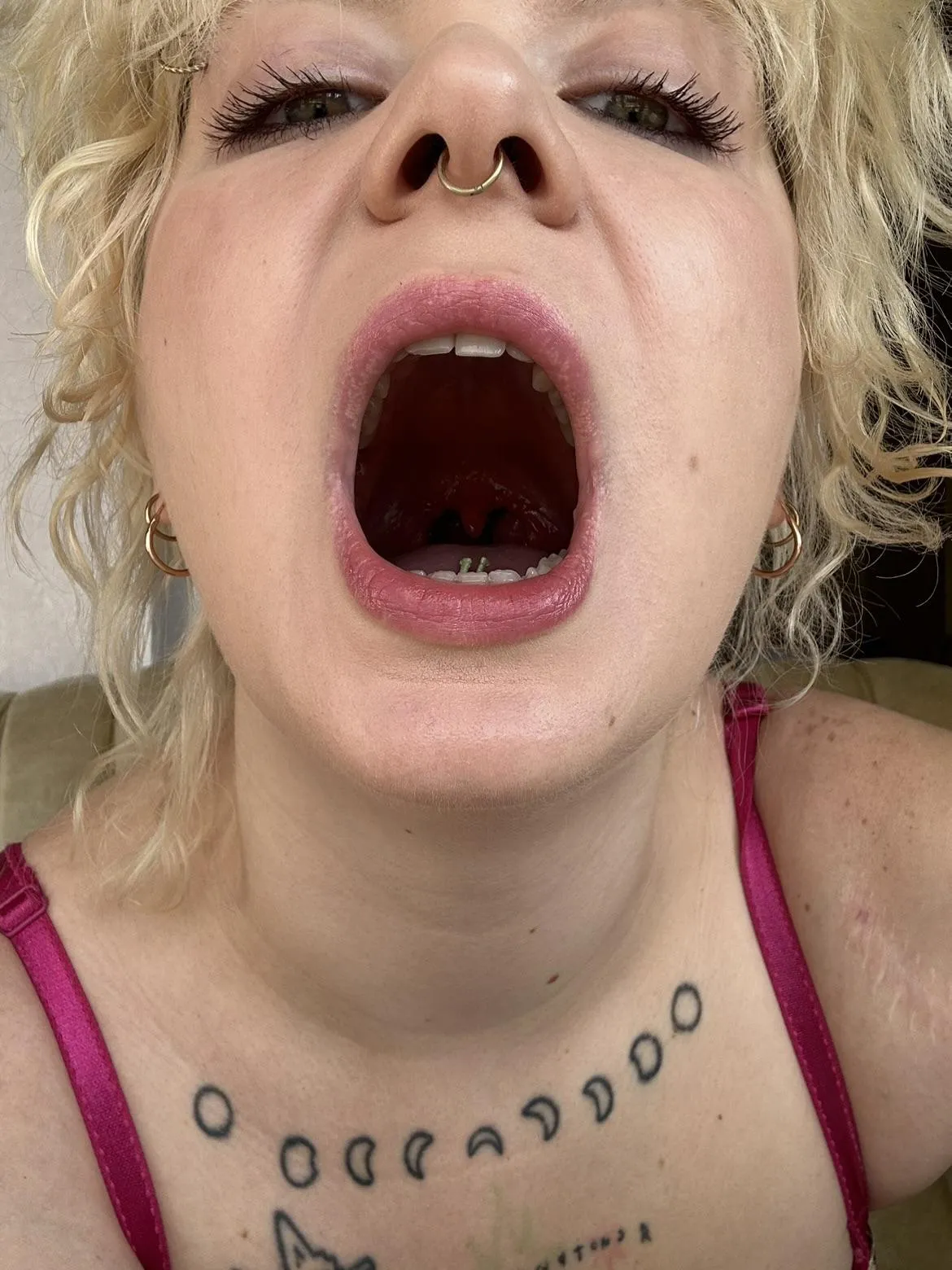 Come a little closer {f}