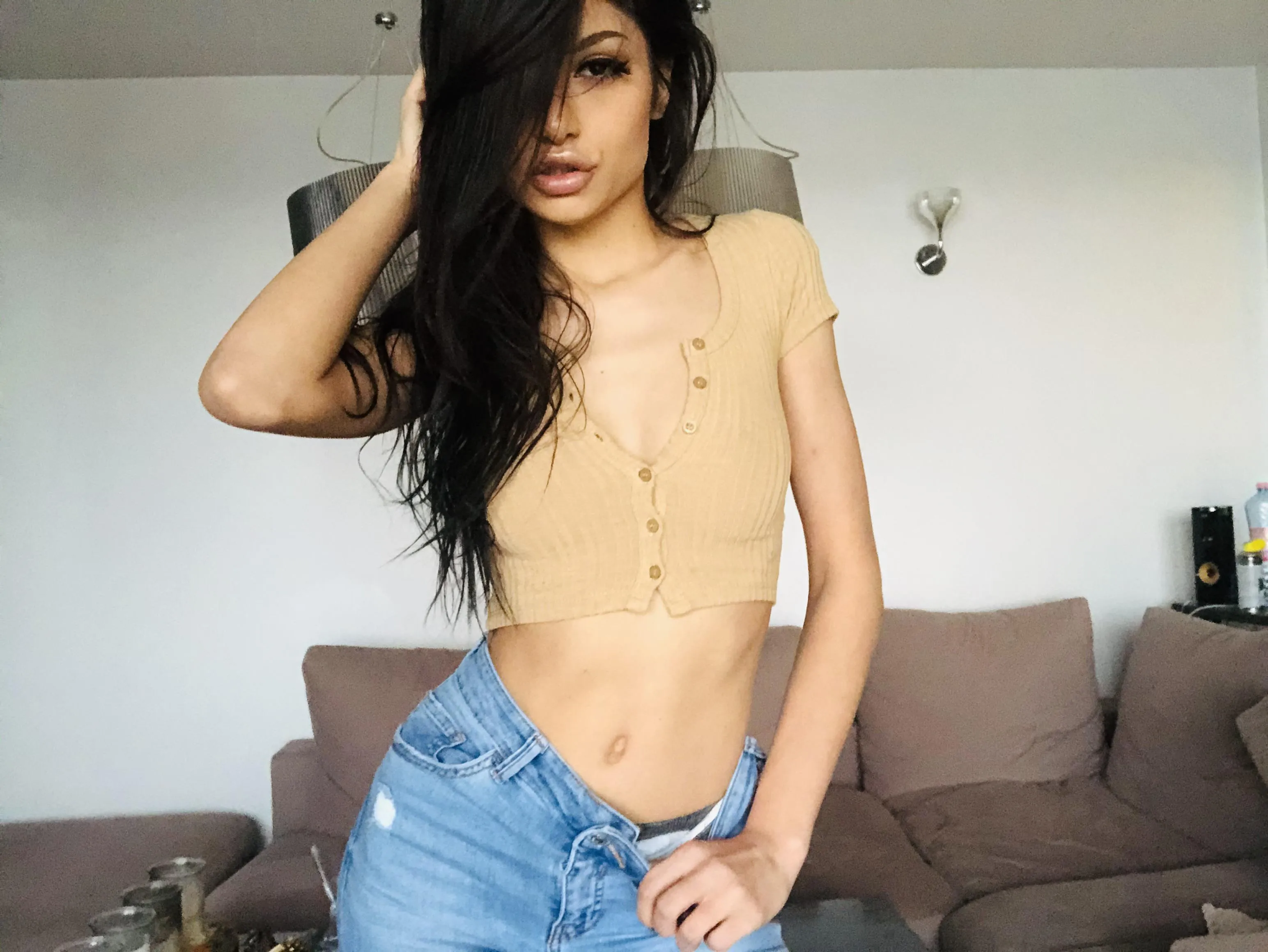 Crop top for the midriff view