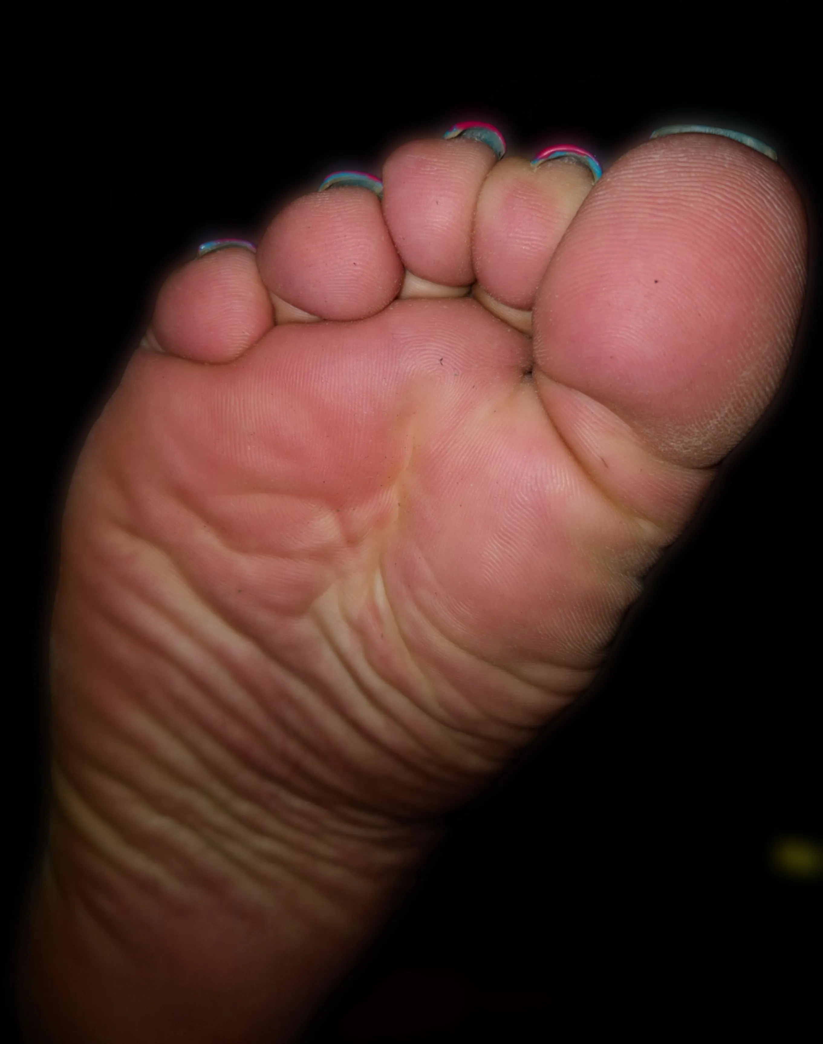 do you agree that my foot is a mere tool for pleasure? because i agree 😍🤤