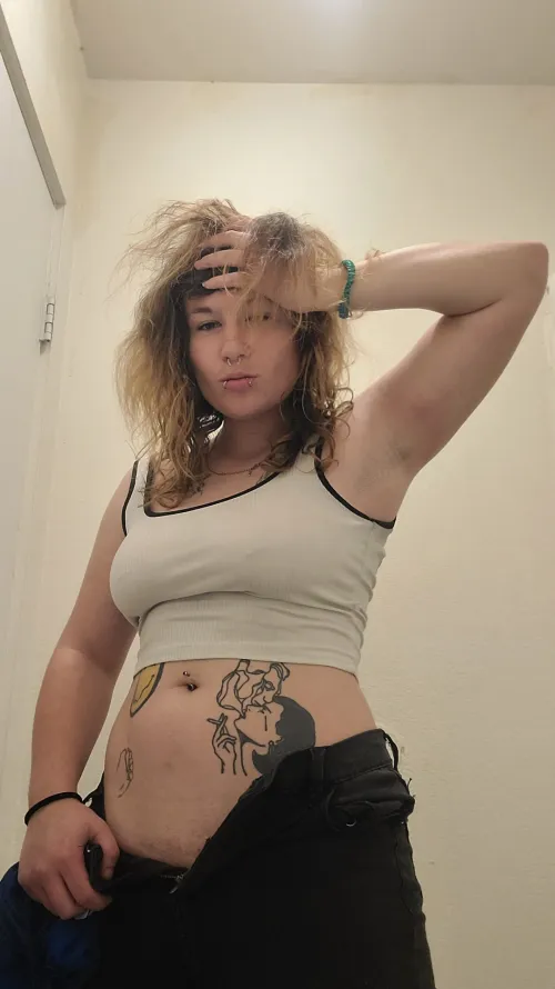 Do you prefer to see pussy or armpits