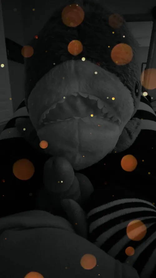 First time posting a nude, hope someone doesn't threaten to come rape me..