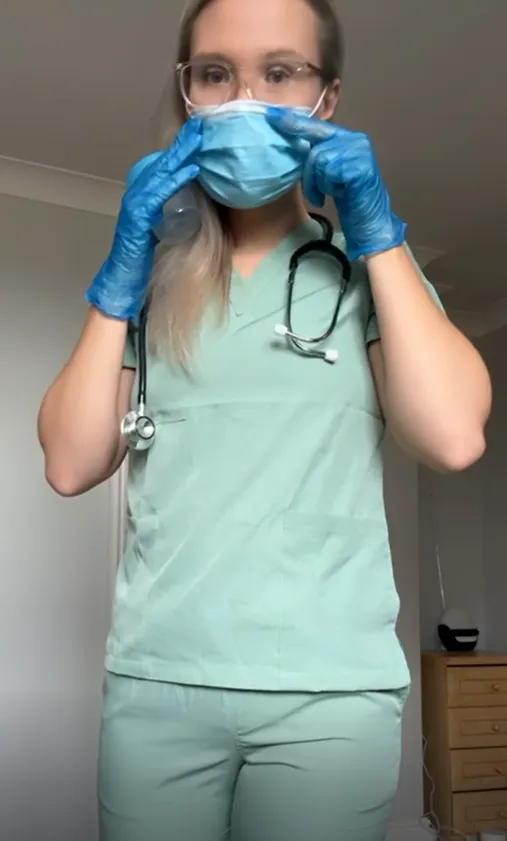 If I showed you nudes during work, would you wanna see them?