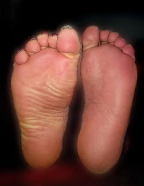 If you ever need to cum somewhere my feet are always at your disposal 🥰