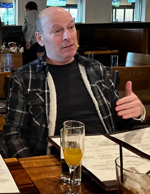 Looking for local gay guy friends