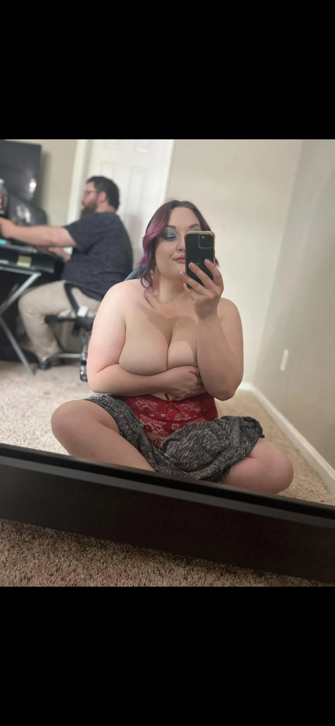 M25 F30 4 F  VB- looking for a female to join my husband and I.