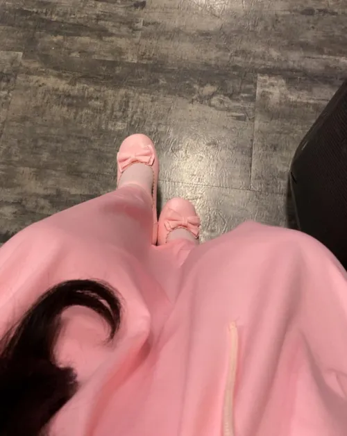 New boot goofin 🤭 I love my little baby shoes they have a tiny heel hehehe can’t wait to wear them with ruffle socks