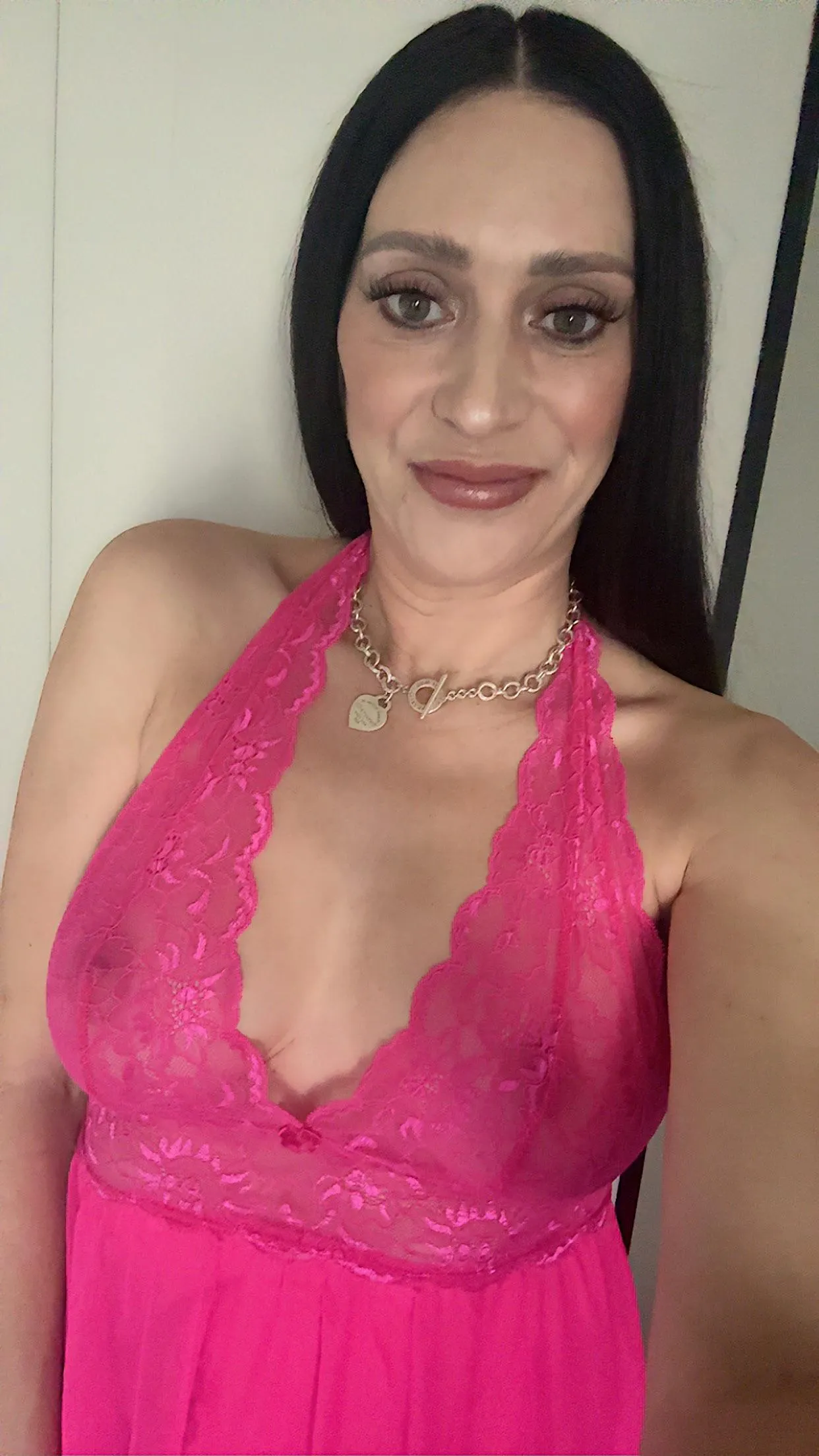 Pretty in pink!! Can you see my nipples?? Come play w me!!