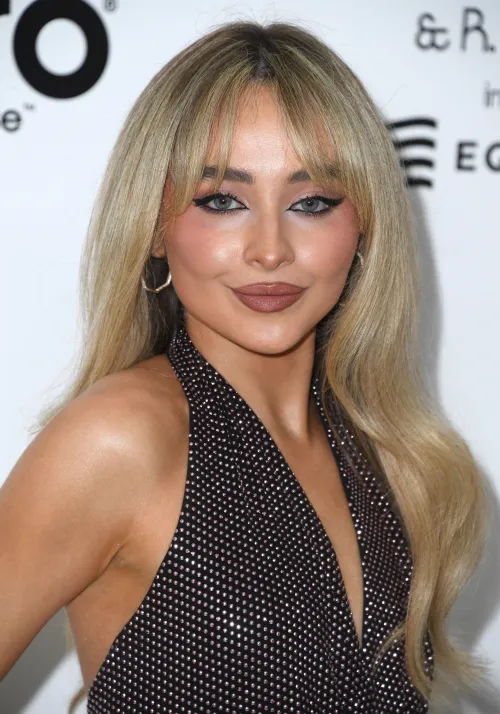 Sabrina Carpenter armpit