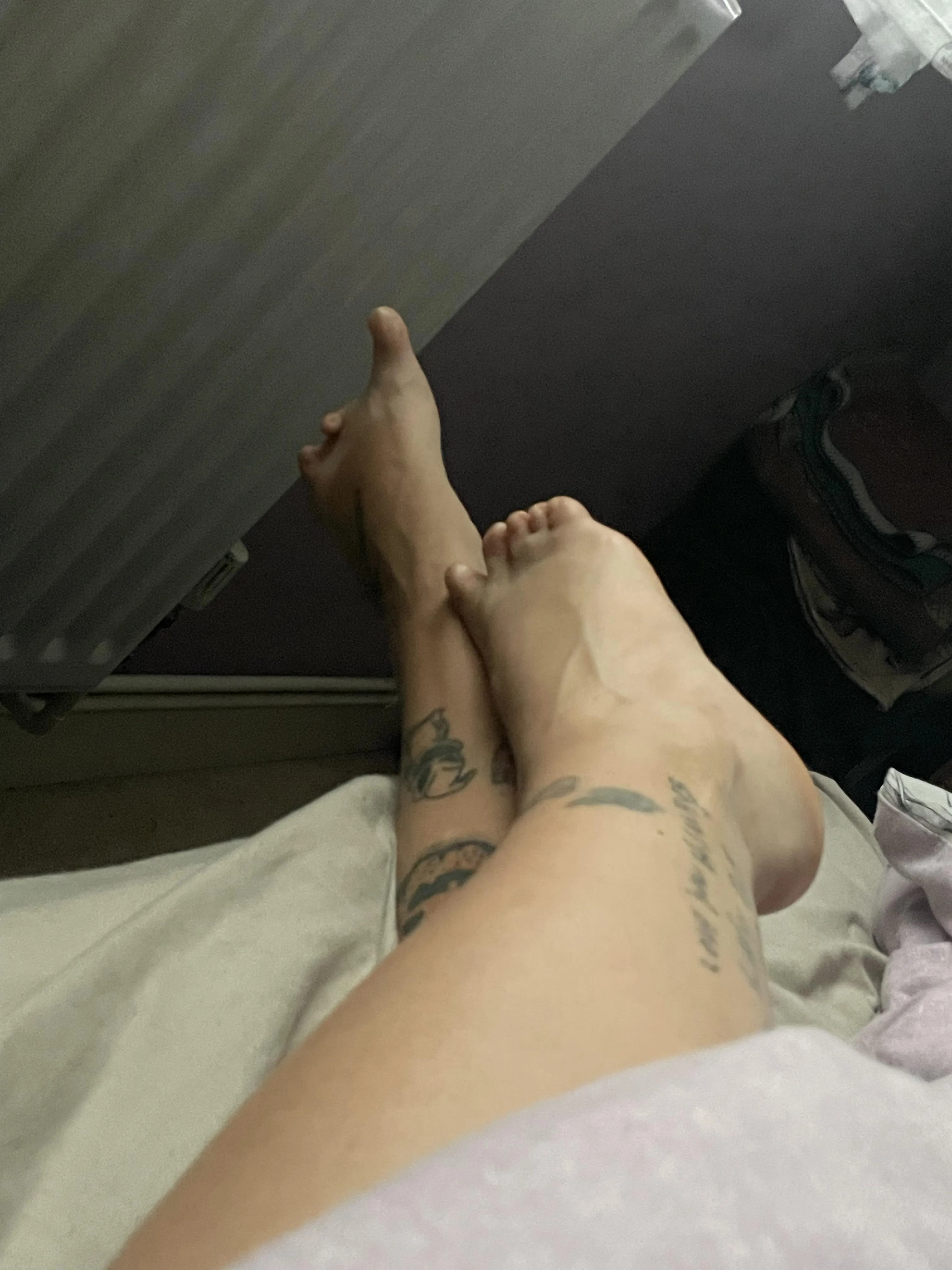 Someone come rub my little feeties