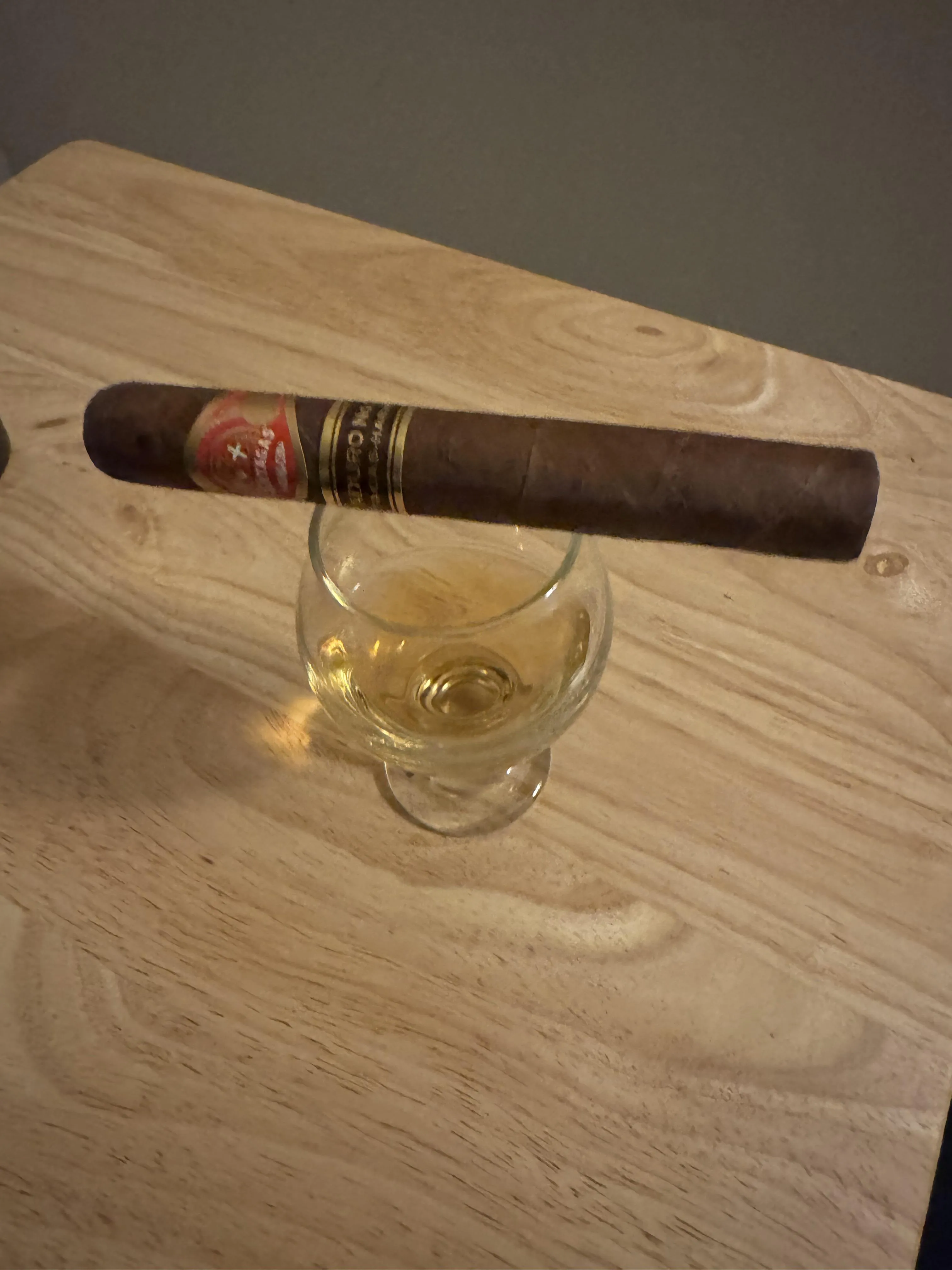 This a grail cigar for me. Buddy got in cabo from the lcdh.