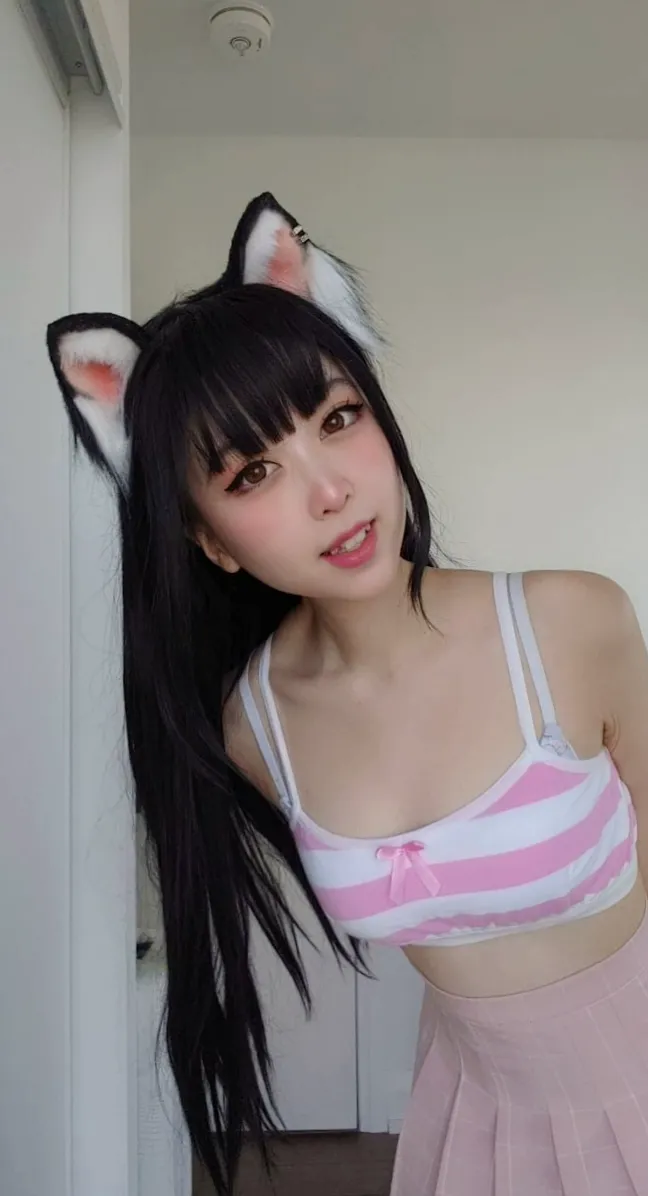 This kitten will be faithful to her owner