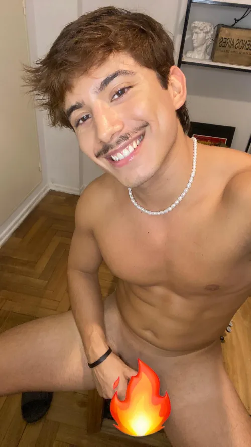 Today I woke up horny, who would like to see the full photo? 😈🍆💦