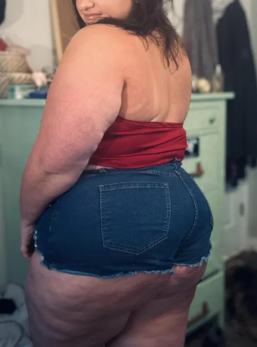 Too good to resist 💋