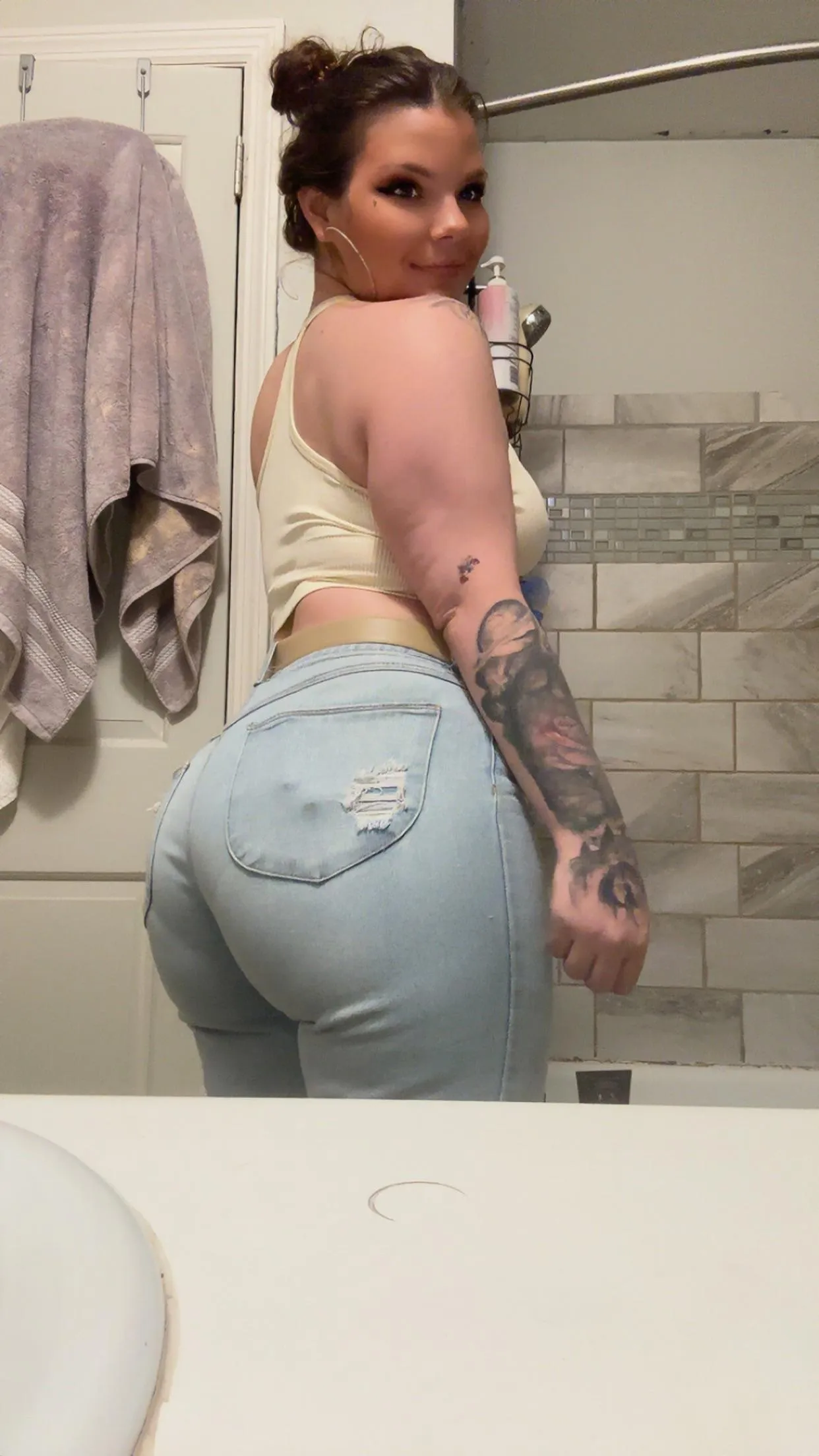 Would anyone  be down to make content with me ?😄 info is in bio