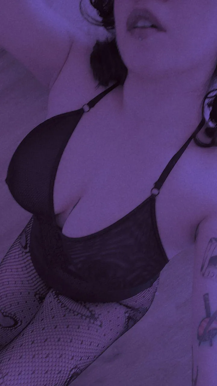 You can bury your face here, cum and let me help you