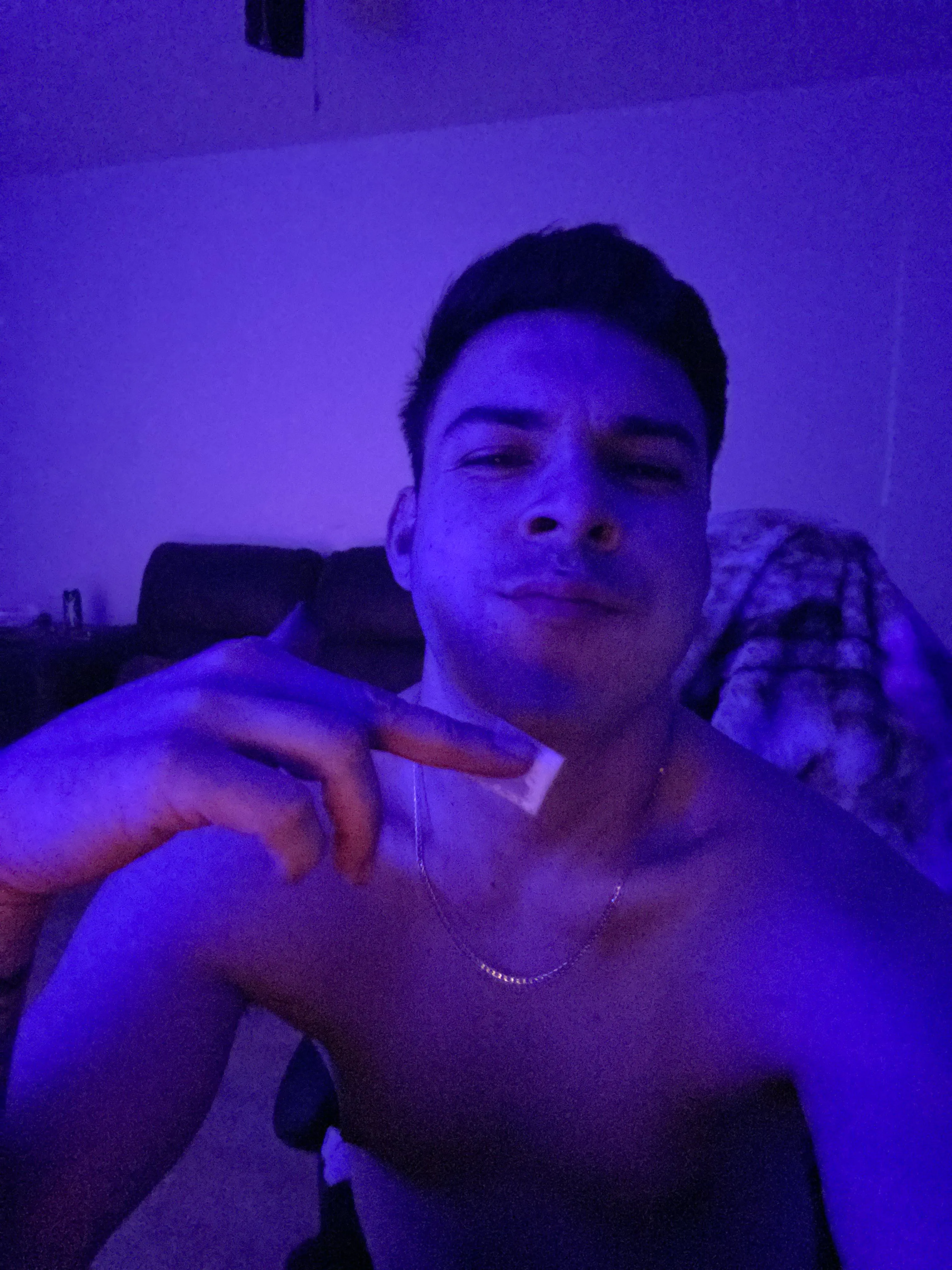 29M and 23 Fdoing snow horny af  bored af who wants to chat