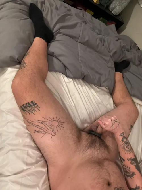 29m into gooners and farts. Be toned or fit or dad bod /beefy