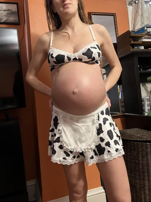 7 month bump! Excited to see me grow more or turn cow?