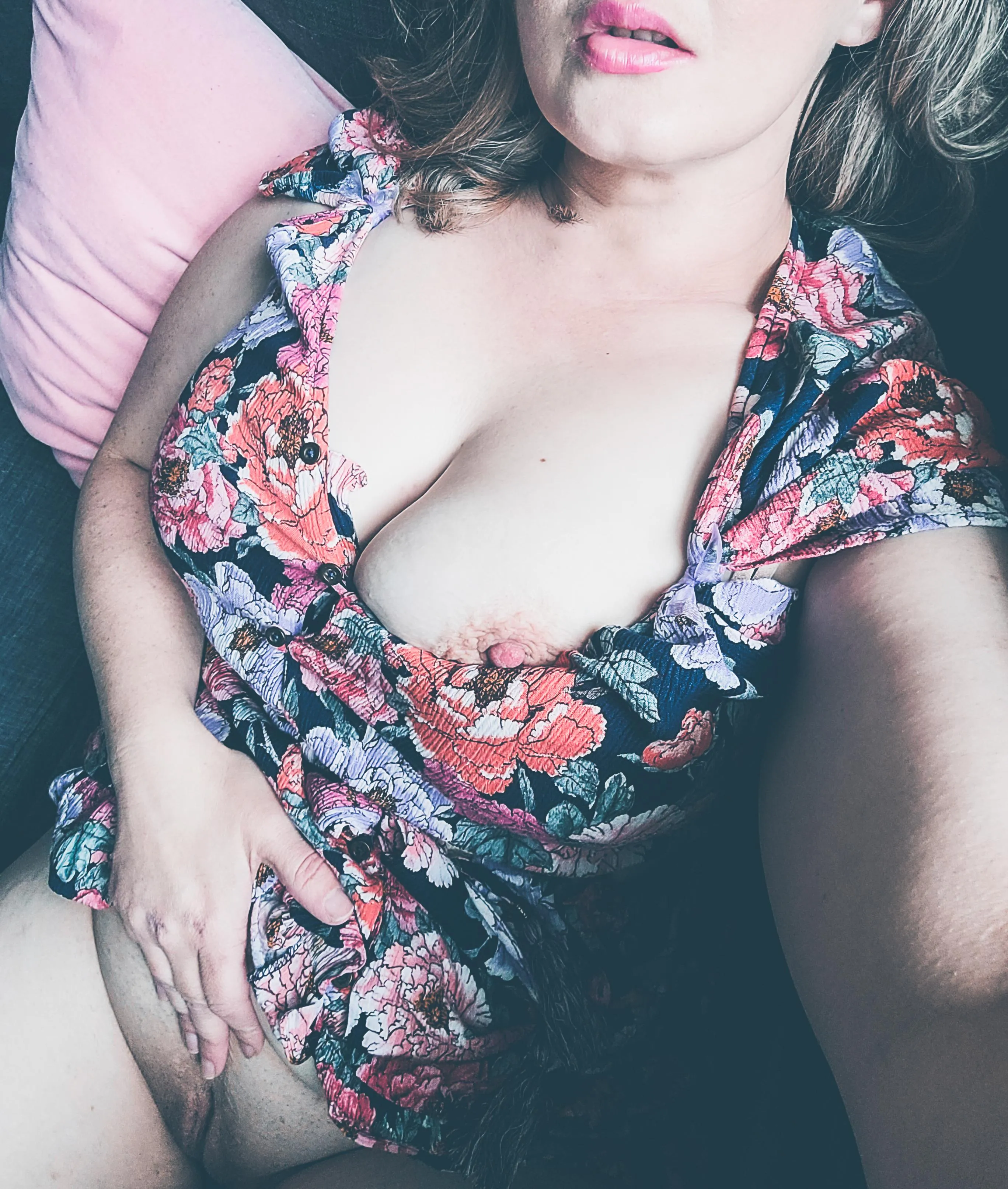 A positive reminder. Only a few more days to go until it's ✨️ officially ✨️ sundress season. 💖