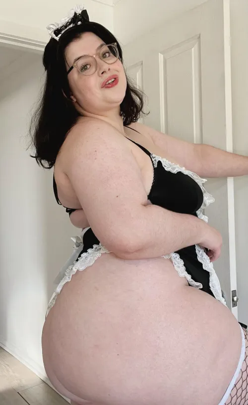 Can this naughty maid make your day better?