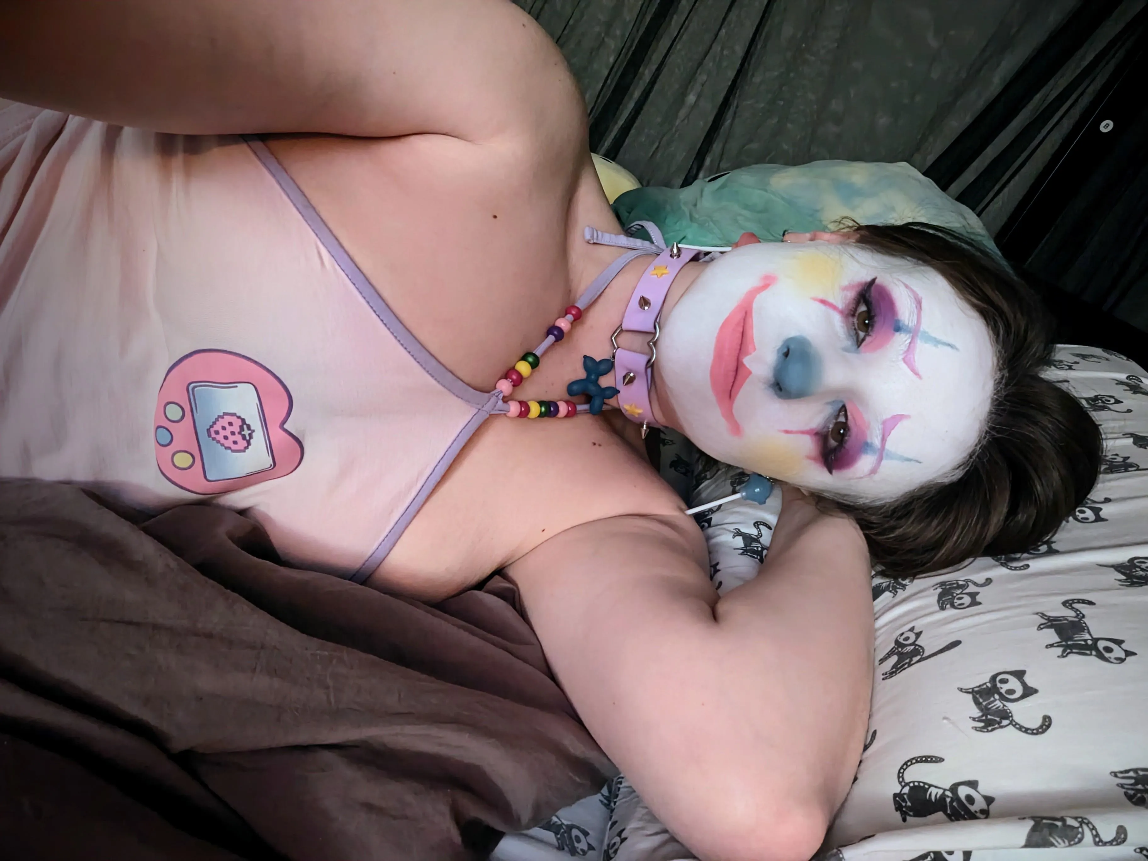 Come cuddle up next to me and tell me about your day! 😊🍭