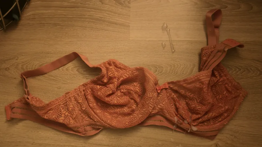 Cum on gf's F cup bra
