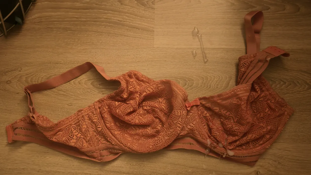 Cum on gf's F cup bra